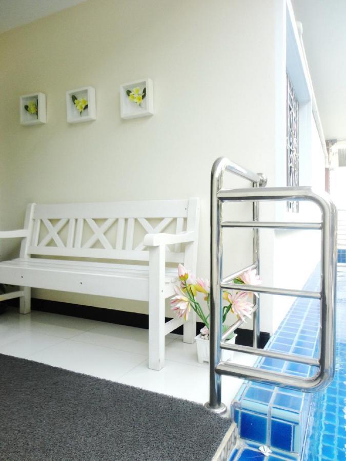 Charming Resident At Ekkamai From Studio Unit Up To 2 Bedroom Apartment Банкок Екстериор снимка