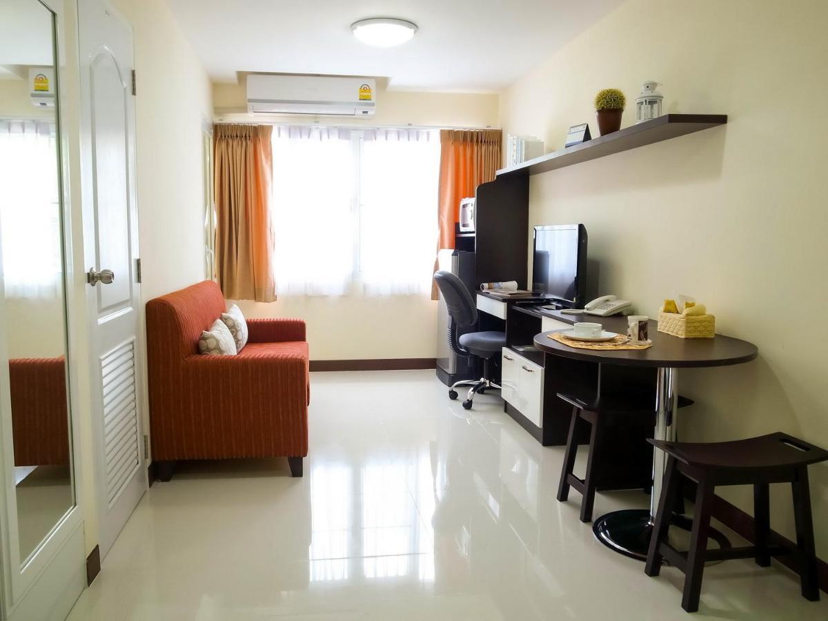Charming Resident At Ekkamai From Studio Unit Up To 2 Bedroom Apartment Банкок Екстериор снимка