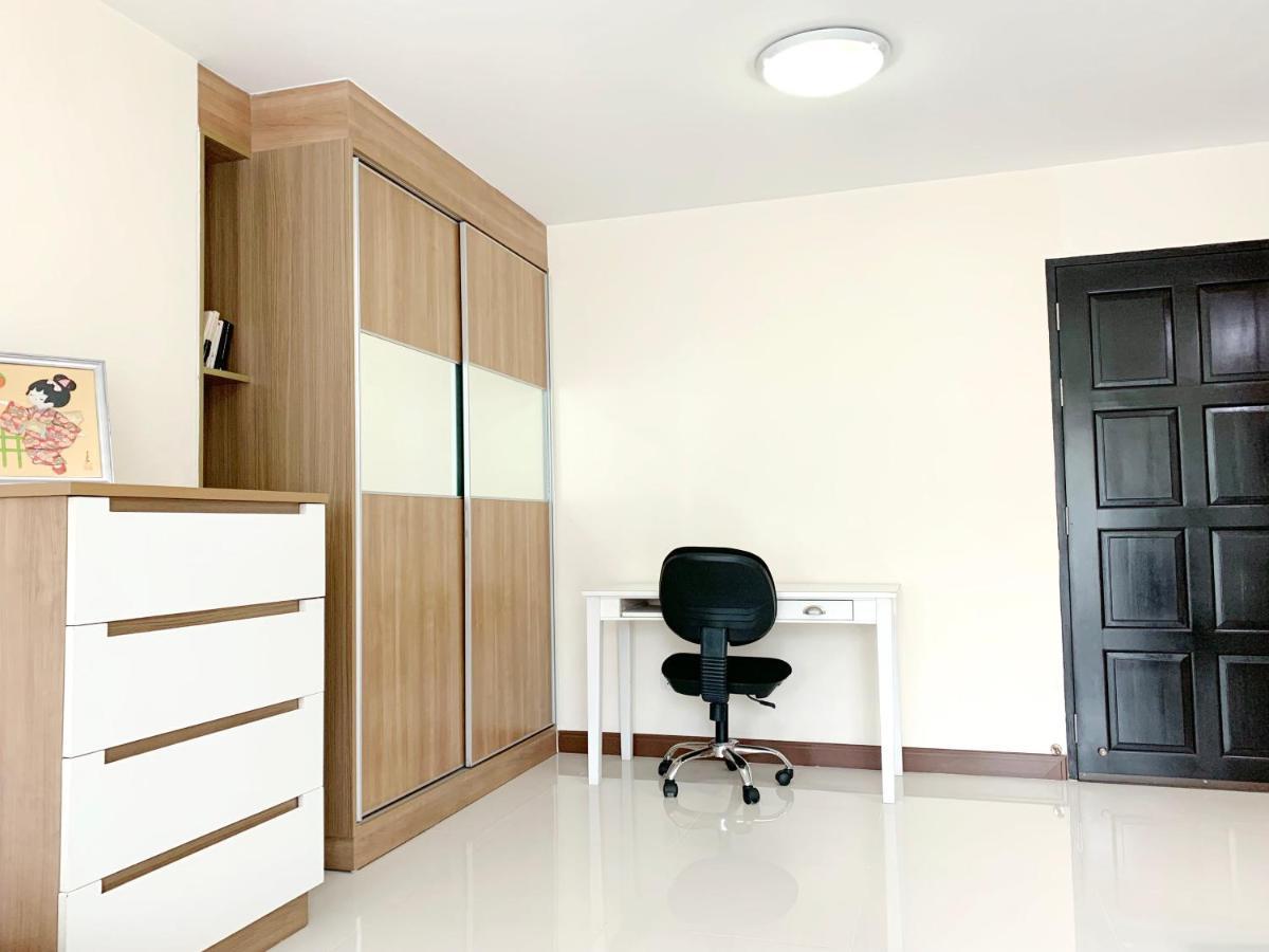 Charming Resident At Ekkamai From Studio Unit Up To 2 Bedroom Apartment Банкок Екстериор снимка