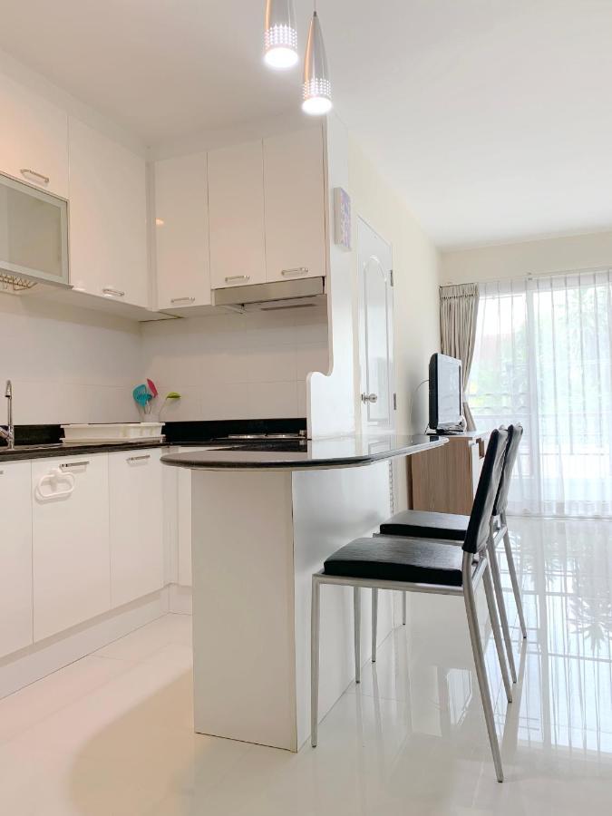 Charming Resident At Ekkamai From Studio Unit Up To 2 Bedroom Apartment Банкок Екстериор снимка