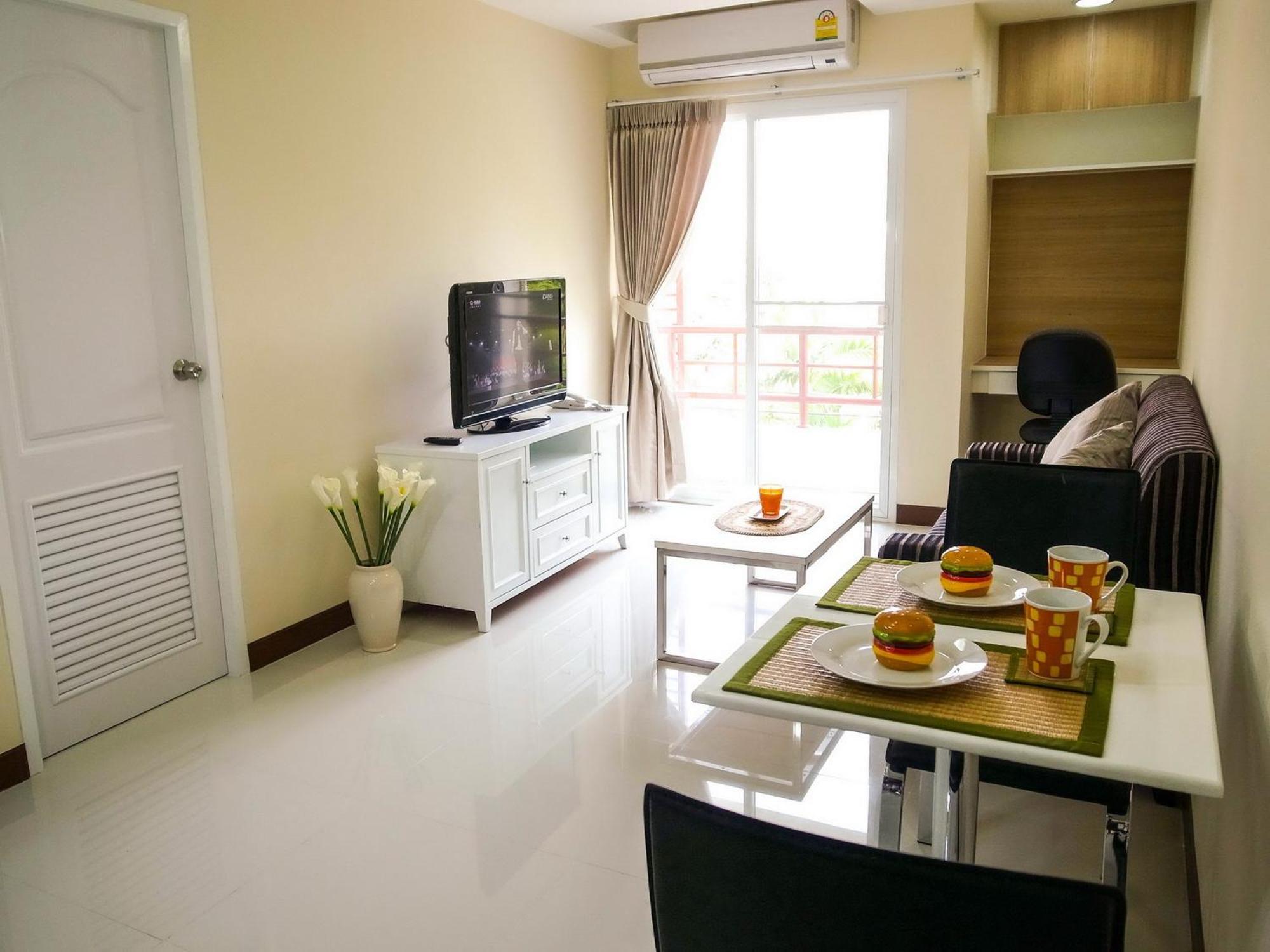 Charming Resident At Ekkamai From Studio Unit Up To 2 Bedroom Apartment Банкок Екстериор снимка