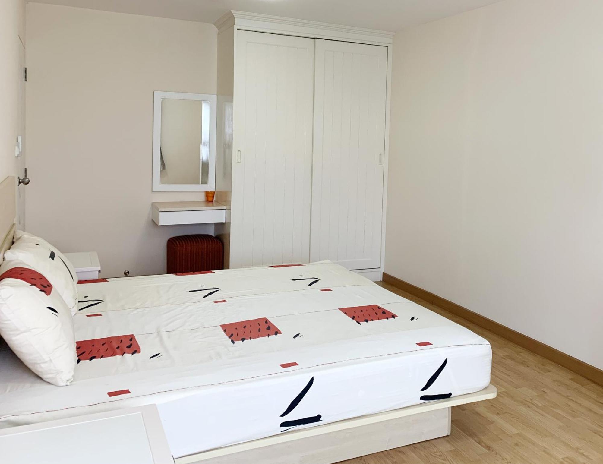 Charming Resident At Ekkamai From Studio Unit Up To 2 Bedroom Apartment Банкок Екстериор снимка