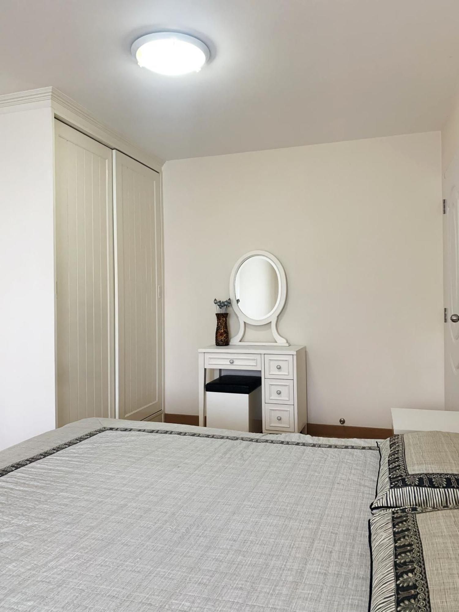 Charming Resident At Ekkamai From Studio Unit Up To 2 Bedroom Apartment Банкок Стая снимка