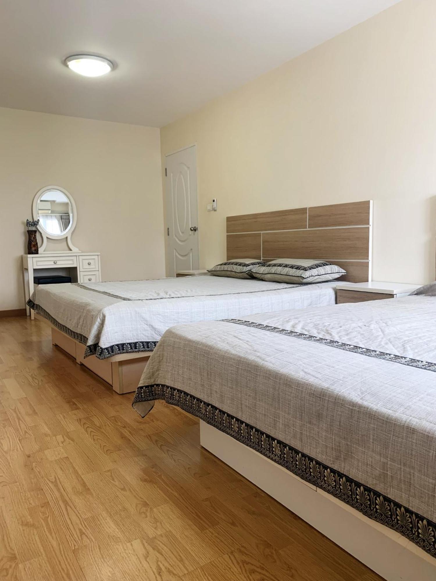 Charming Resident At Ekkamai From Studio Unit Up To 2 Bedroom Apartment Банкок Екстериор снимка
